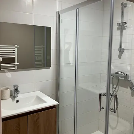 Quarto em Acomodações Particulares Et Sdb Avec Entree Privative *